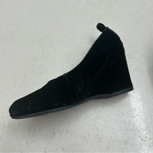 MM6 Martin Margiela Black Ostrich Embossed Velvet Wedge Shoes - Picture 2 of 12